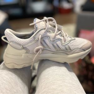 Adidas OZWEEGO sneakers